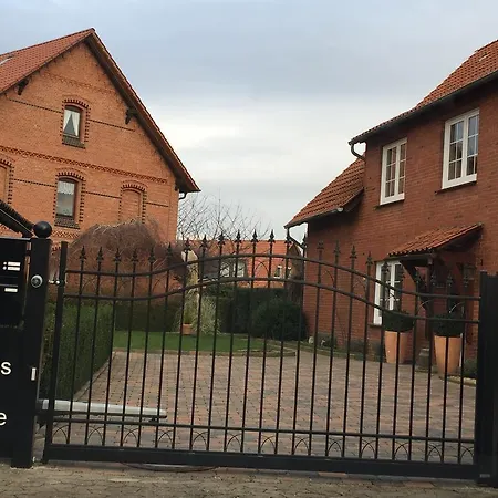 Homestay Haus Le Rose *
